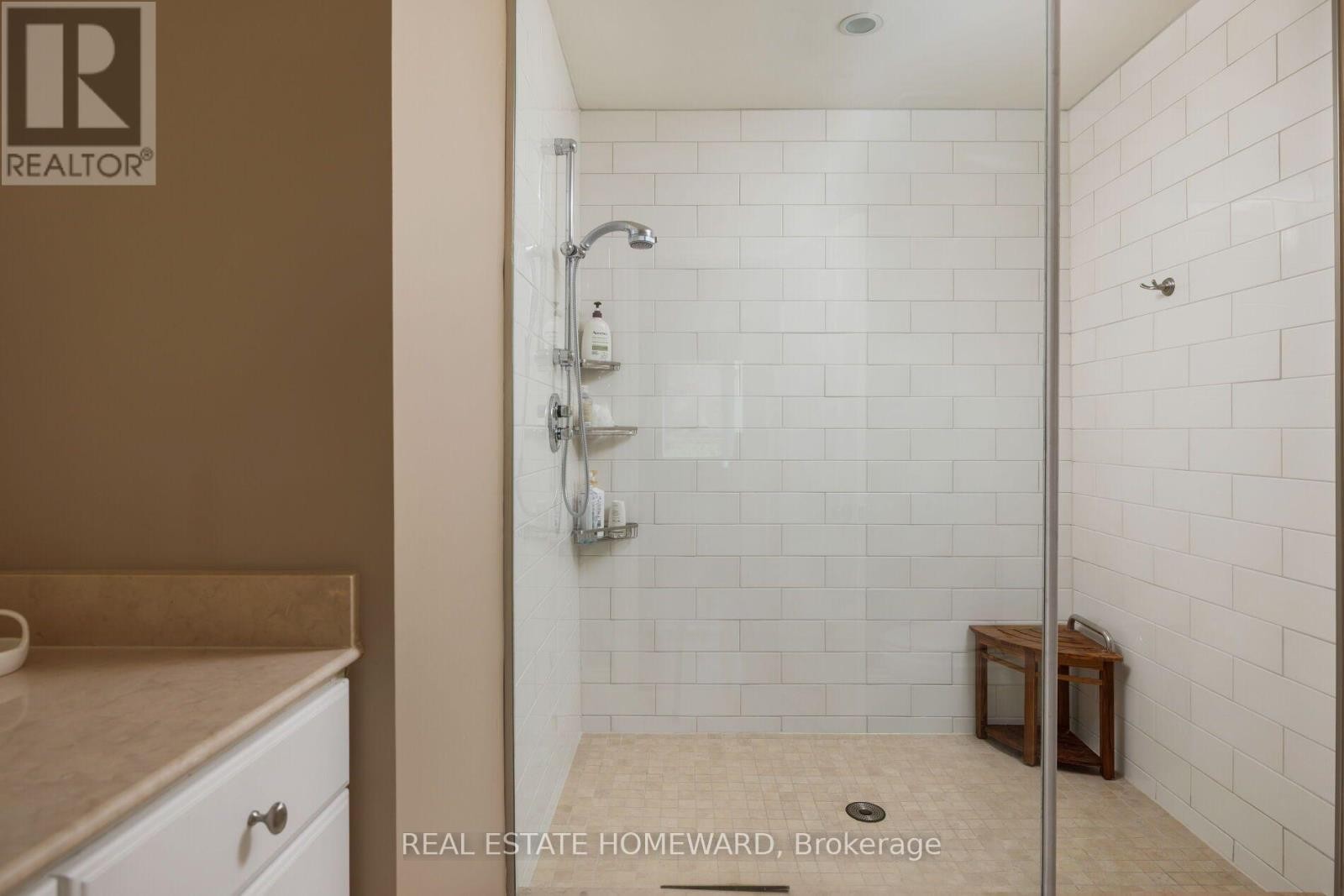 












25 TALWOOD DRIVE

,
Toronto (Banbury-Don Mills),




Ontario
M3B2P4

