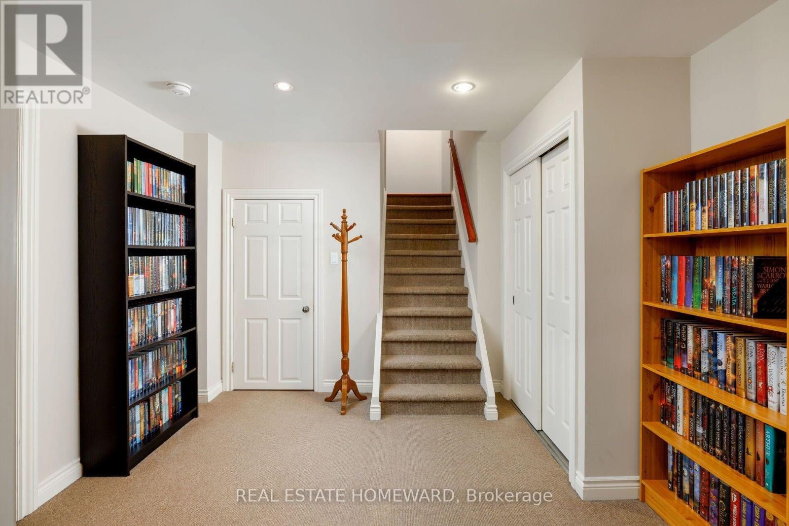 












25 TALWOOD DRIVE

,
Toronto (Banbury-Don Mills),




Ontario
M3B2P4

