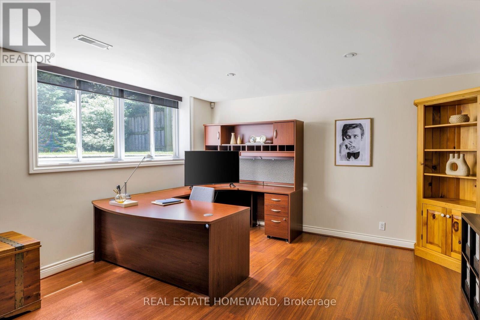 












25 TALWOOD DRIVE

,
Toronto (Banbury-Don Mills),




Ontario
M3B2P4

