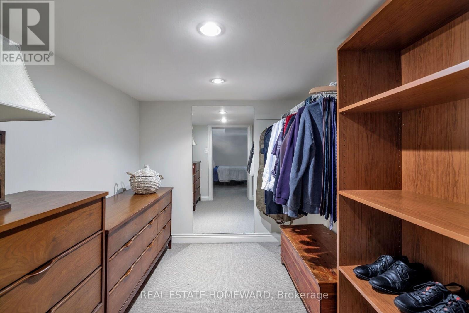












25 TALWOOD DRIVE

,
Toronto (Banbury-Don Mills),




Ontario
M3B2P4

