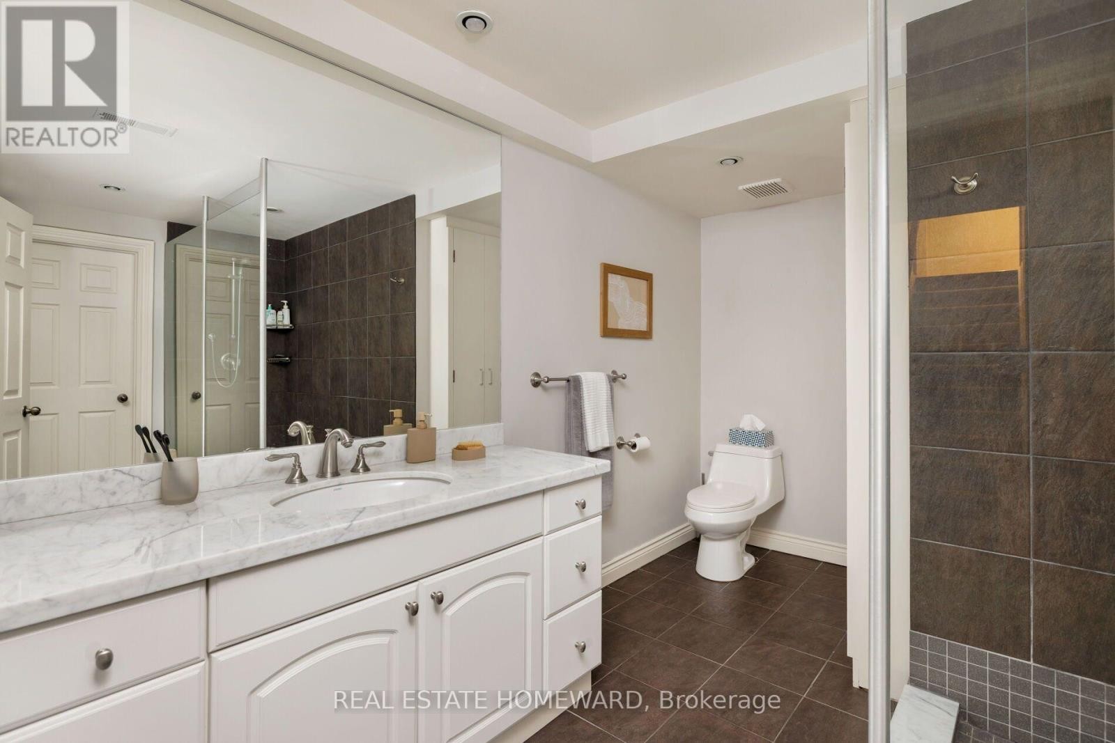 












25 TALWOOD DRIVE

,
Toronto (Banbury-Don Mills),




Ontario
M3B2P4

