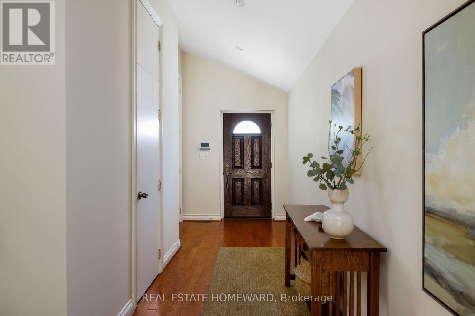 












25 TALWOOD DRIVE

,
Toronto (Banbury-Don Mills),




Ontario
M3B2P4

