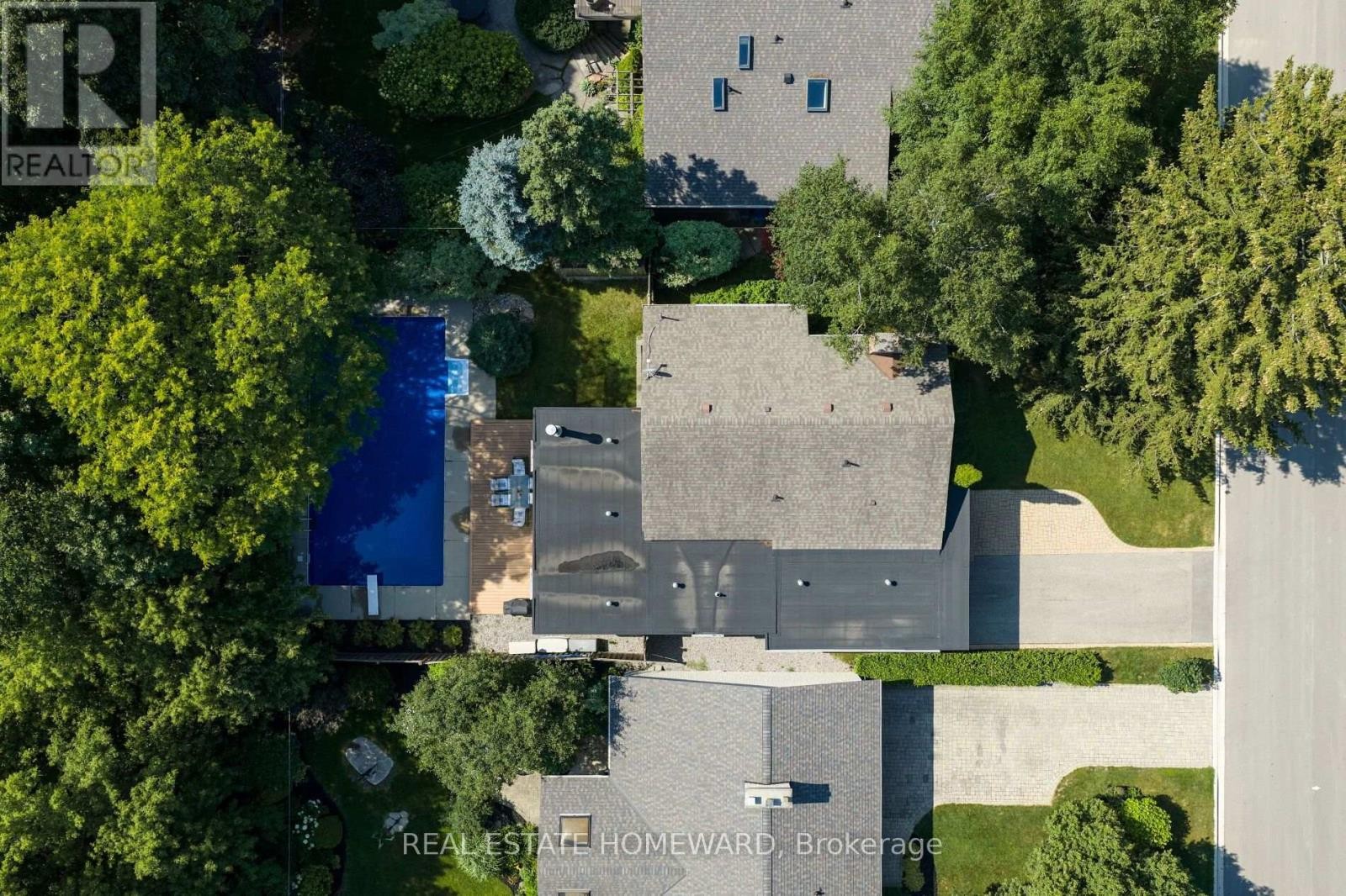 












25 TALWOOD DRIVE

,
Toronto (Banbury-Don Mills),




Ontario
M3B2P4

