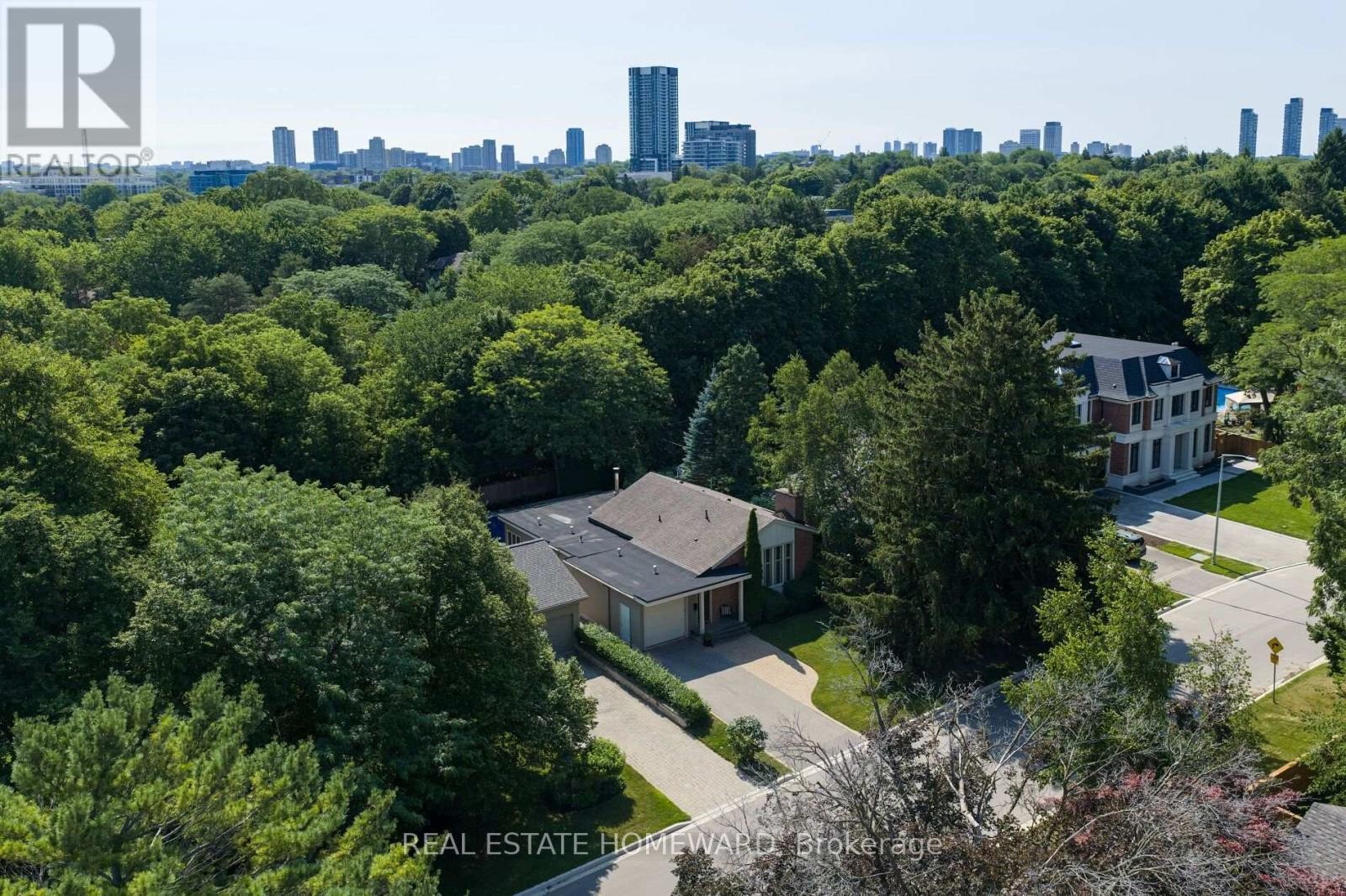 












25 TALWOOD DRIVE

,
Toronto (Banbury-Don Mills),




Ontario
M3B2P4

