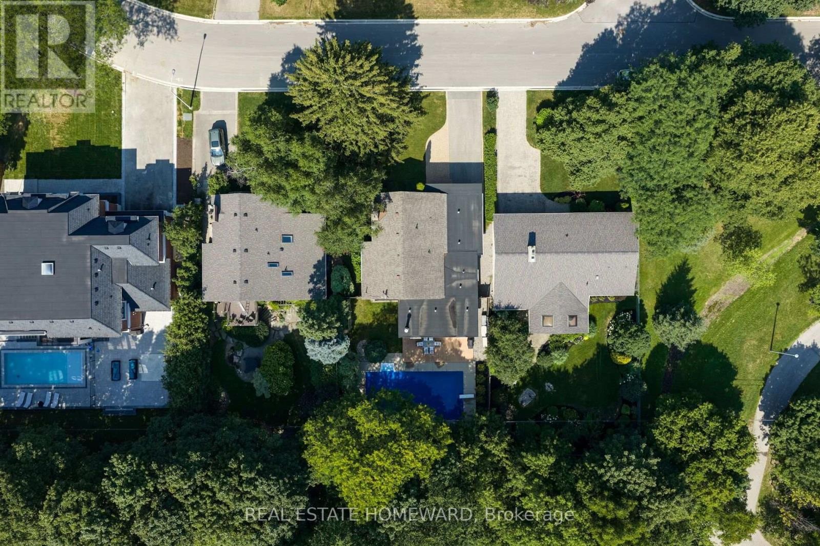 












25 TALWOOD DRIVE

,
Toronto (Banbury-Don Mills),




Ontario
M3B2P4

