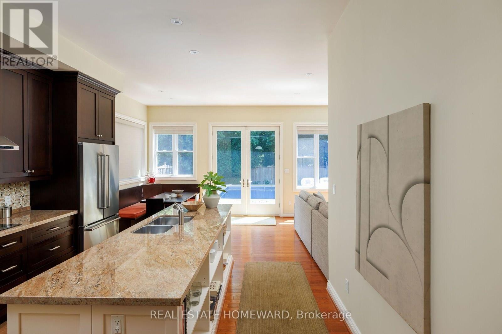 












25 TALWOOD DRIVE

,
Toronto (Banbury-Don Mills),




Ontario
M3B2P4

