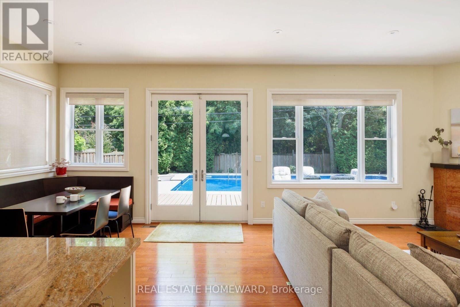 












25 TALWOOD DRIVE

,
Toronto (Banbury-Don Mills),




Ontario
M3B2P4


