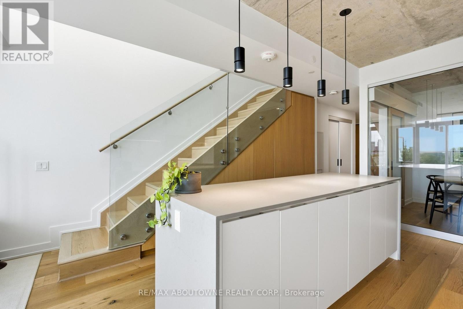 












PH618 - 899 COLLEGE STREET

,
Toronto (Trinity-Bellwoods),




Ontario
M6H3P7

