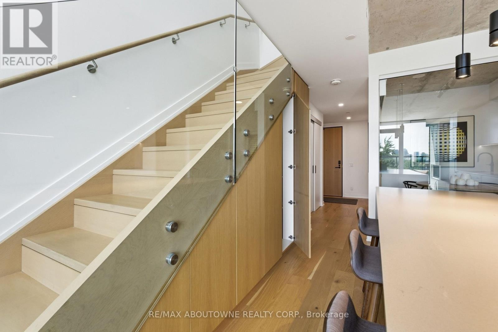 












PH618 - 899 COLLEGE STREET

,
Toronto (Trinity-Bellwoods),




Ontario
M6H3P7

