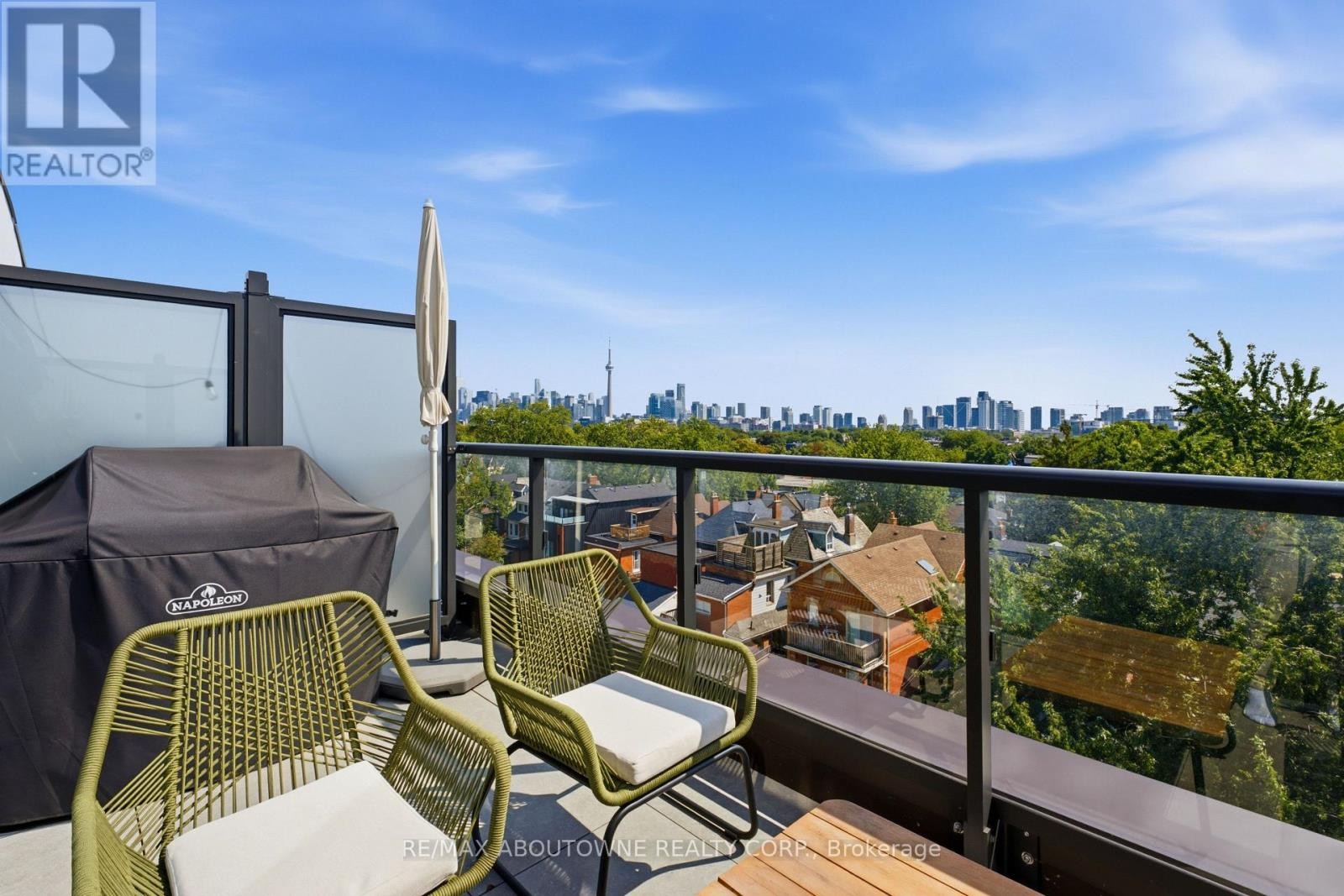 












PH618 - 899 COLLEGE STREET

,
Toronto (Trinity-Bellwoods),




Ontario
M6H3P7

