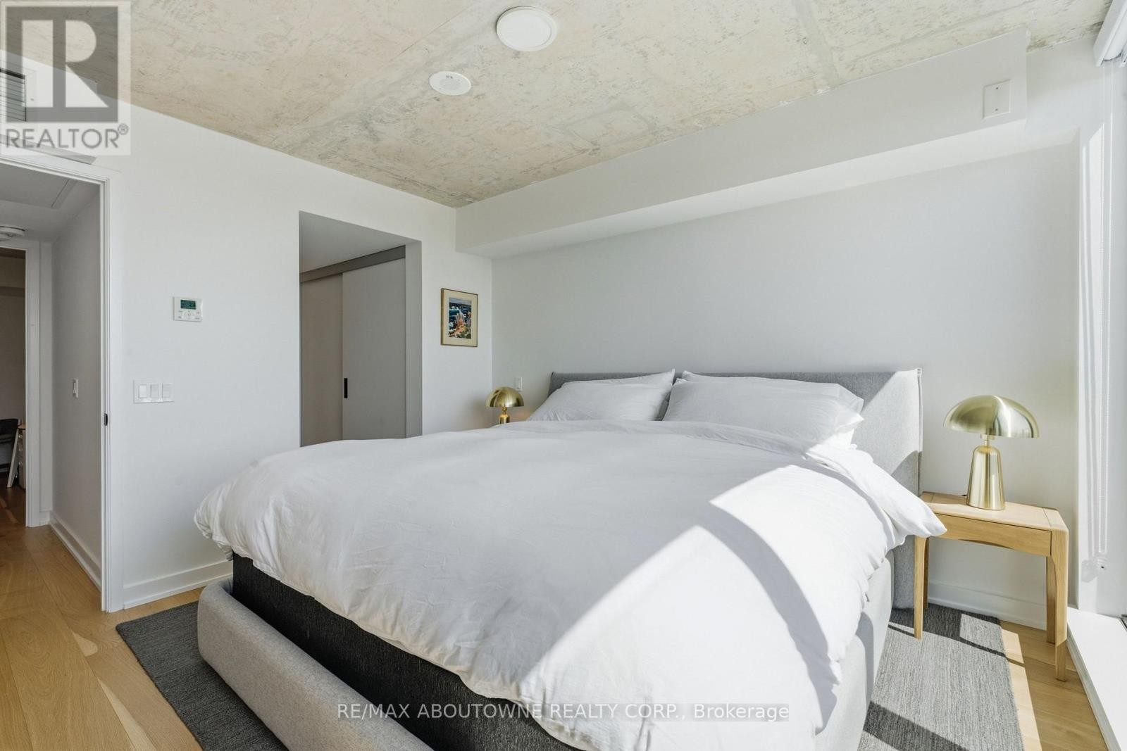 












PH618 - 899 COLLEGE STREET

,
Toronto (Trinity-Bellwoods),




Ontario
M6H3P7


