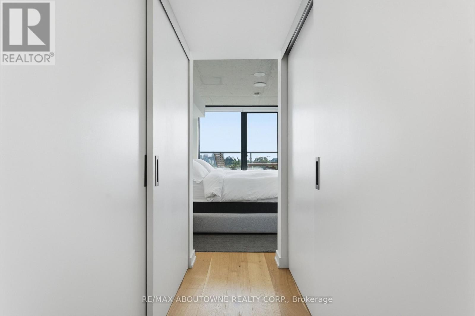 












PH618 - 899 COLLEGE STREET

,
Toronto (Trinity-Bellwoods),




Ontario
M6H3P7

