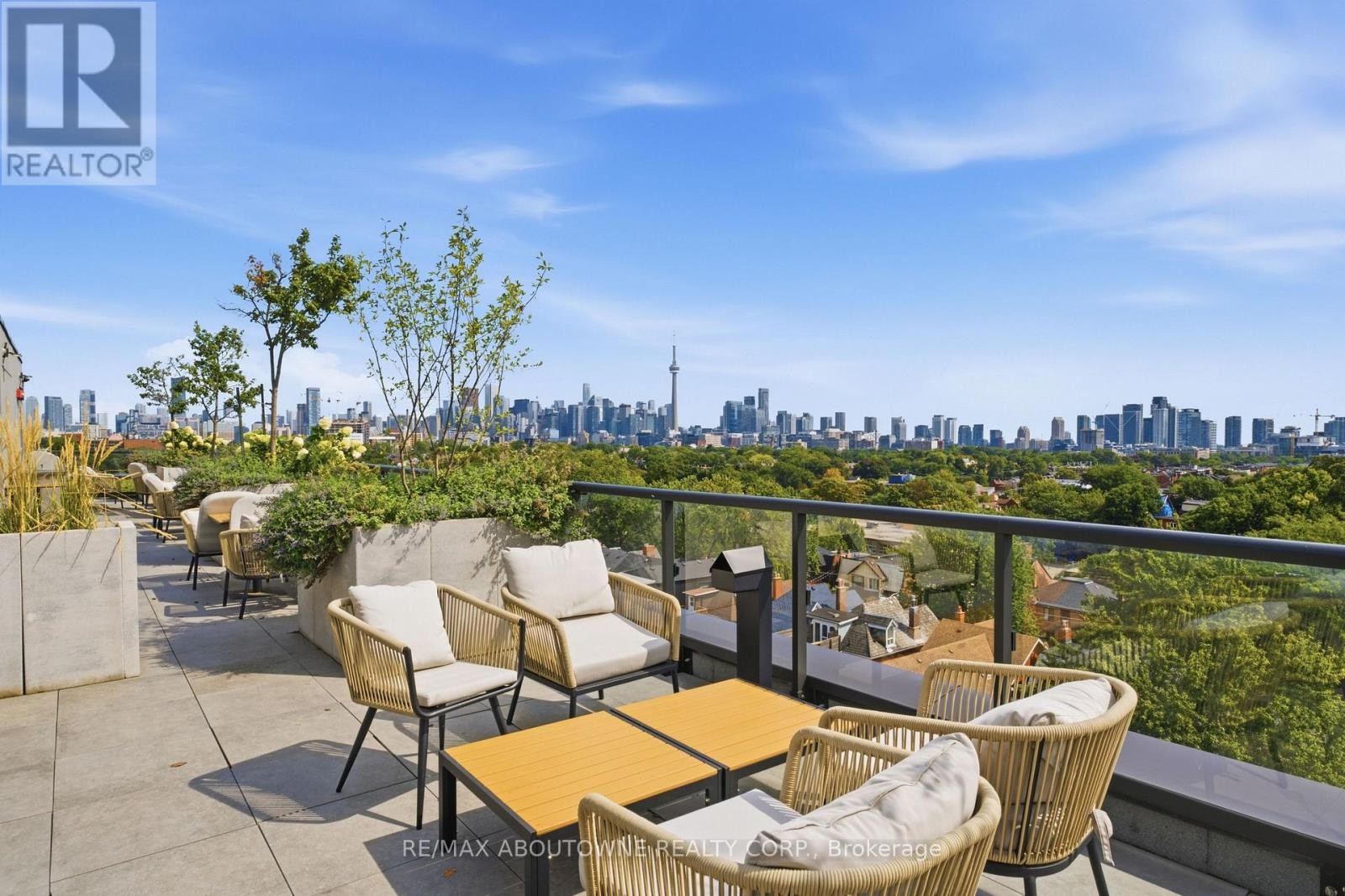 












PH618 - 899 COLLEGE STREET

,
Toronto (Trinity-Bellwoods),




Ontario
M6H3P7

