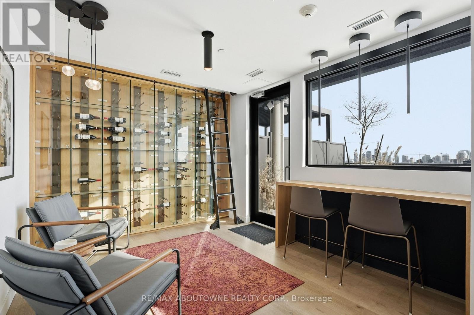 












PH618 - 899 COLLEGE STREET

,
Toronto (Trinity-Bellwoods),




Ontario
M6H3P7

