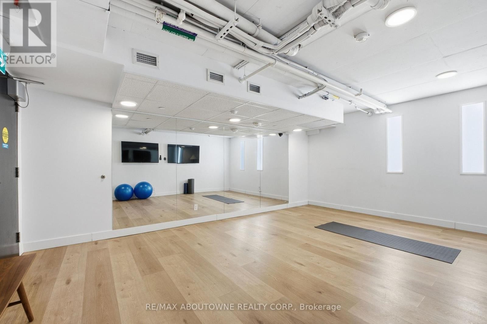 












PH618 - 899 COLLEGE STREET

,
Toronto (Trinity-Bellwoods),




Ontario
M6H3P7

