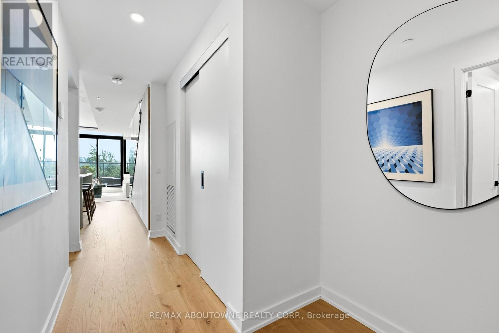 












PH618 - 899 COLLEGE STREET

,
Toronto (Trinity-Bellwoods),




Ontario
M6H3P7

