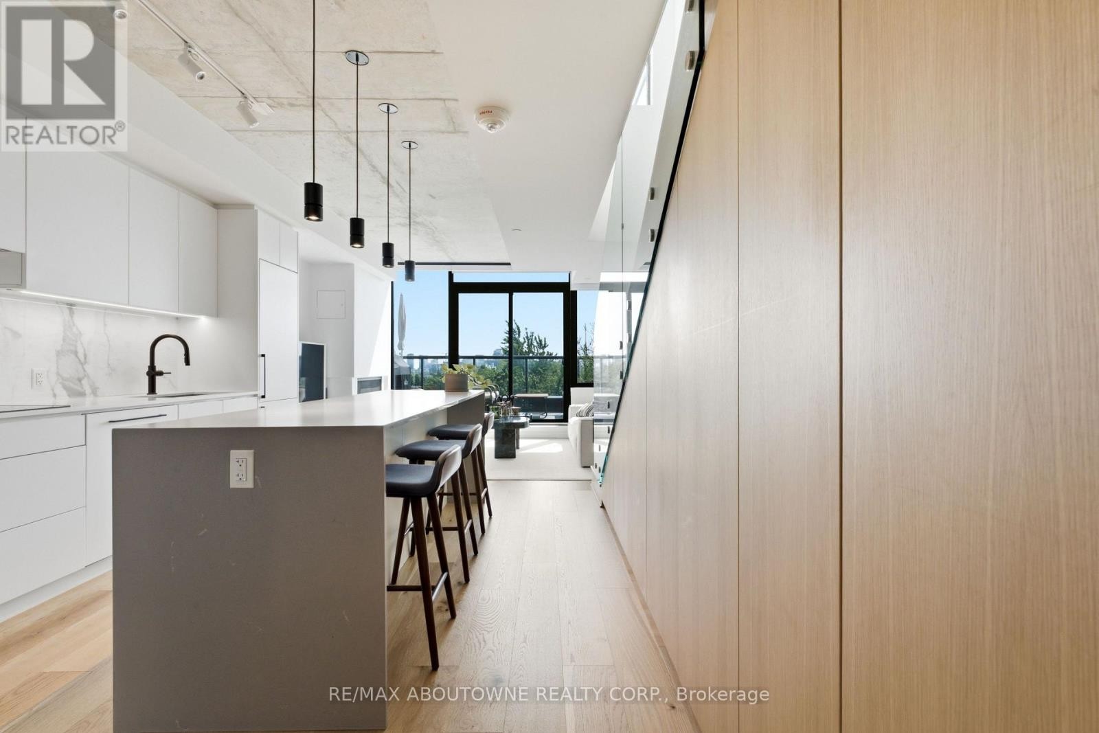 












PH618 - 899 COLLEGE STREET

,
Toronto (Trinity-Bellwoods),




Ontario
M6H3P7

