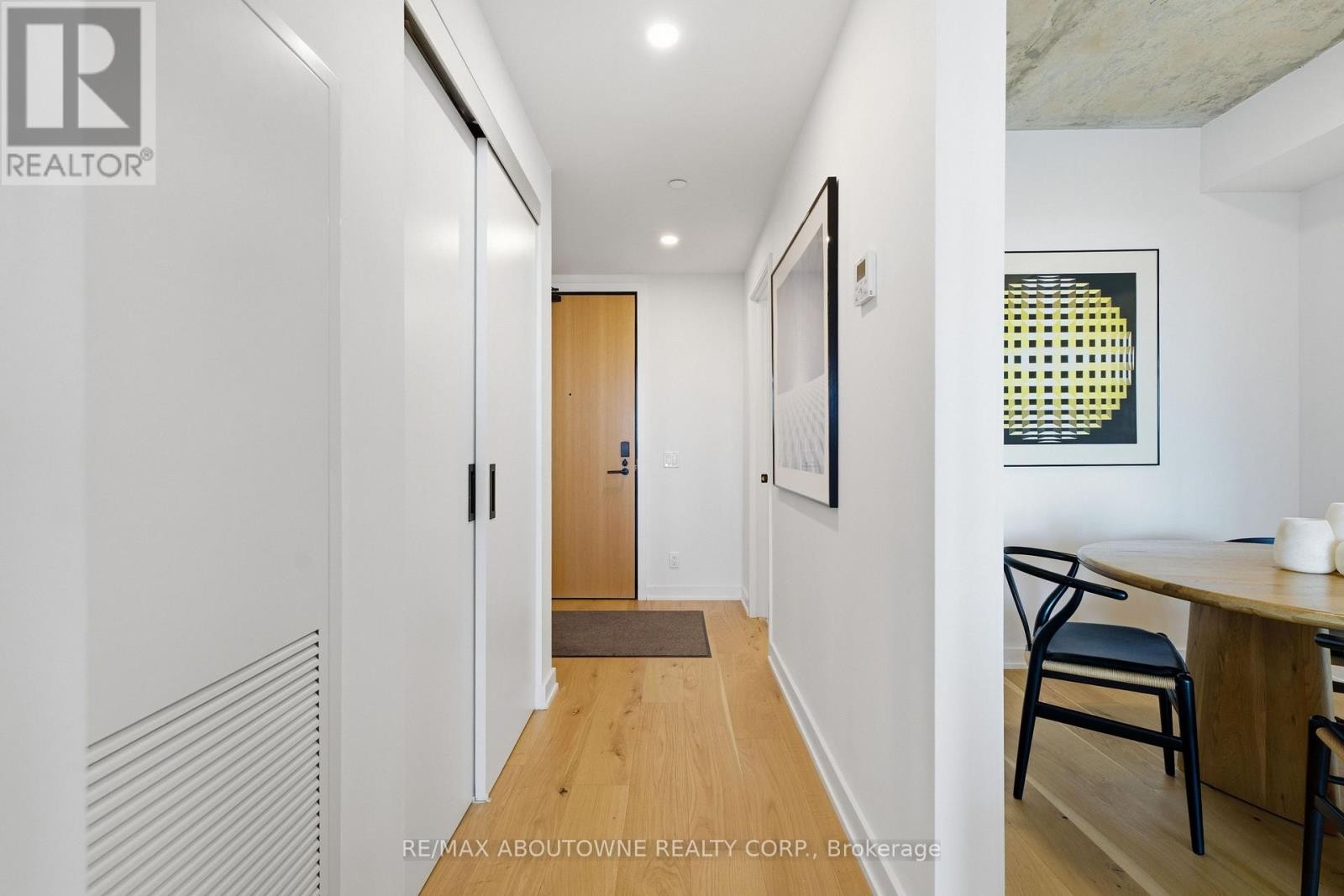 












PH618 - 899 COLLEGE STREET

,
Toronto (Trinity-Bellwoods),




Ontario
M6H3P7

