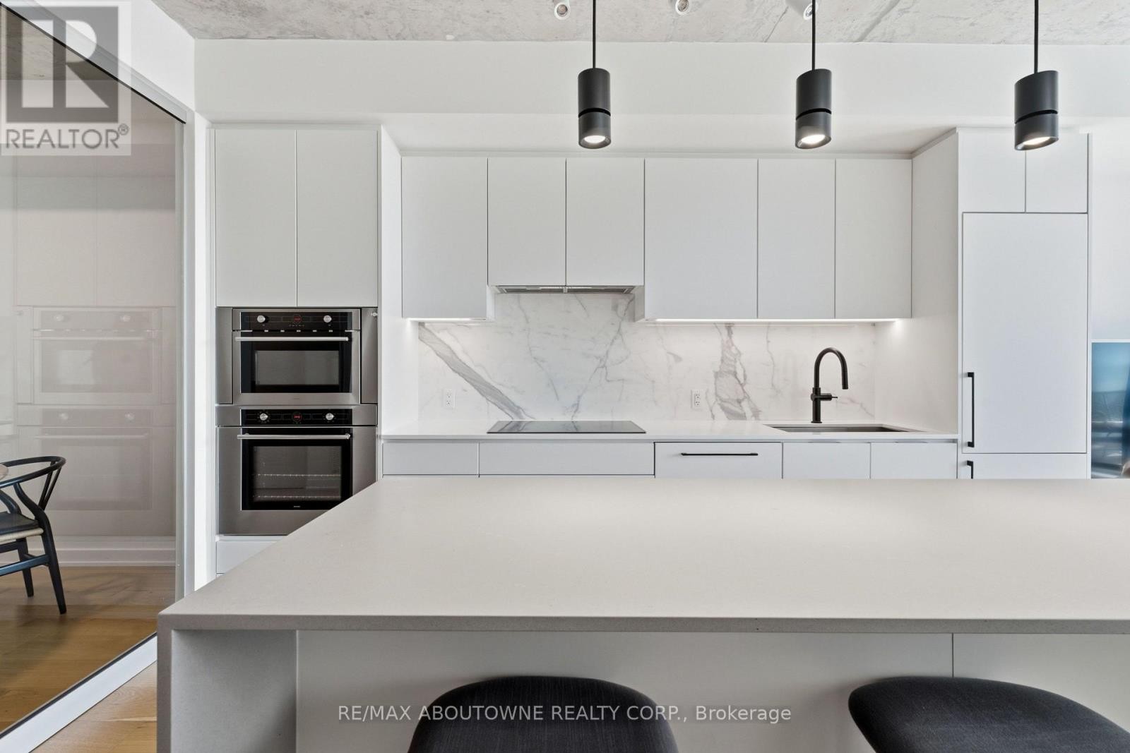 












PH618 - 899 COLLEGE STREET

,
Toronto (Trinity-Bellwoods),




Ontario
M6H3P7

