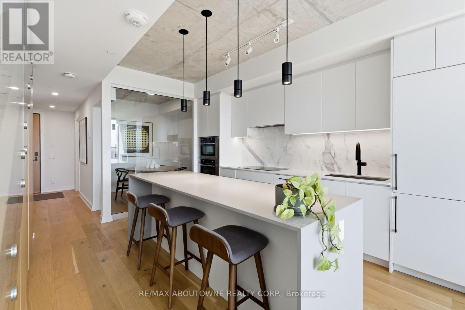 












PH618 - 899 COLLEGE STREET

,
Toronto (Trinity-Bellwoods),




Ontario
M6H3P7

