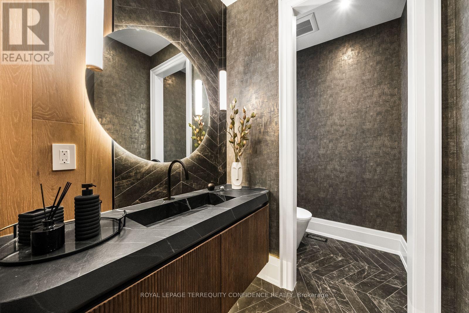 












31 PALOMINO CRESCENT

,
Toronto (Bayview Village),




Ontario
M2K1W2

