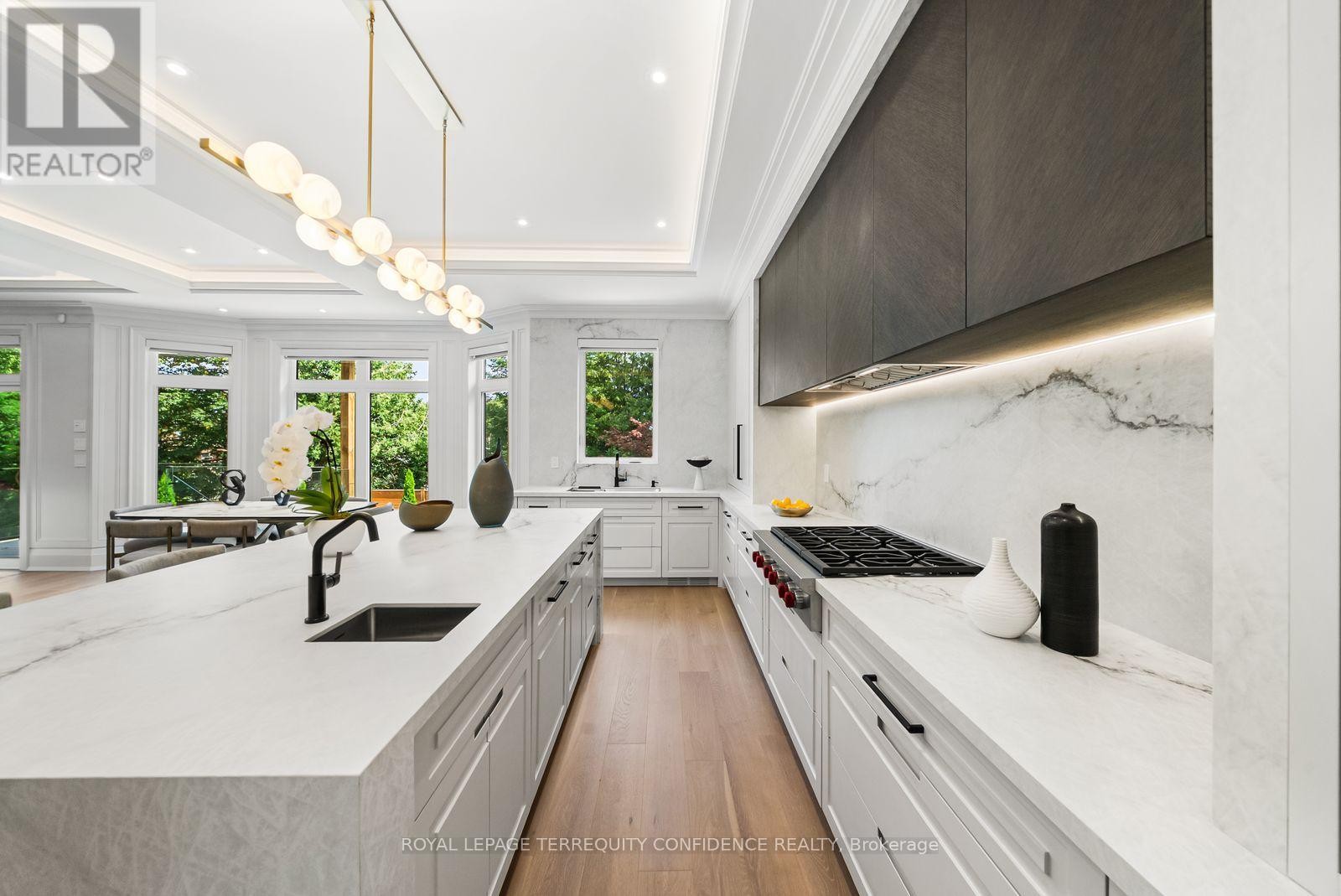 












31 PALOMINO CRESCENT

,
Toronto (Bayview Village),




Ontario
M2K1W2

