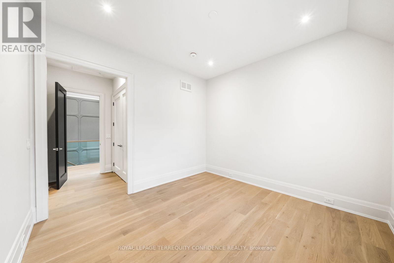 












31 PALOMINO CRESCENT

,
Toronto (Bayview Village),




Ontario
M2K1W2

