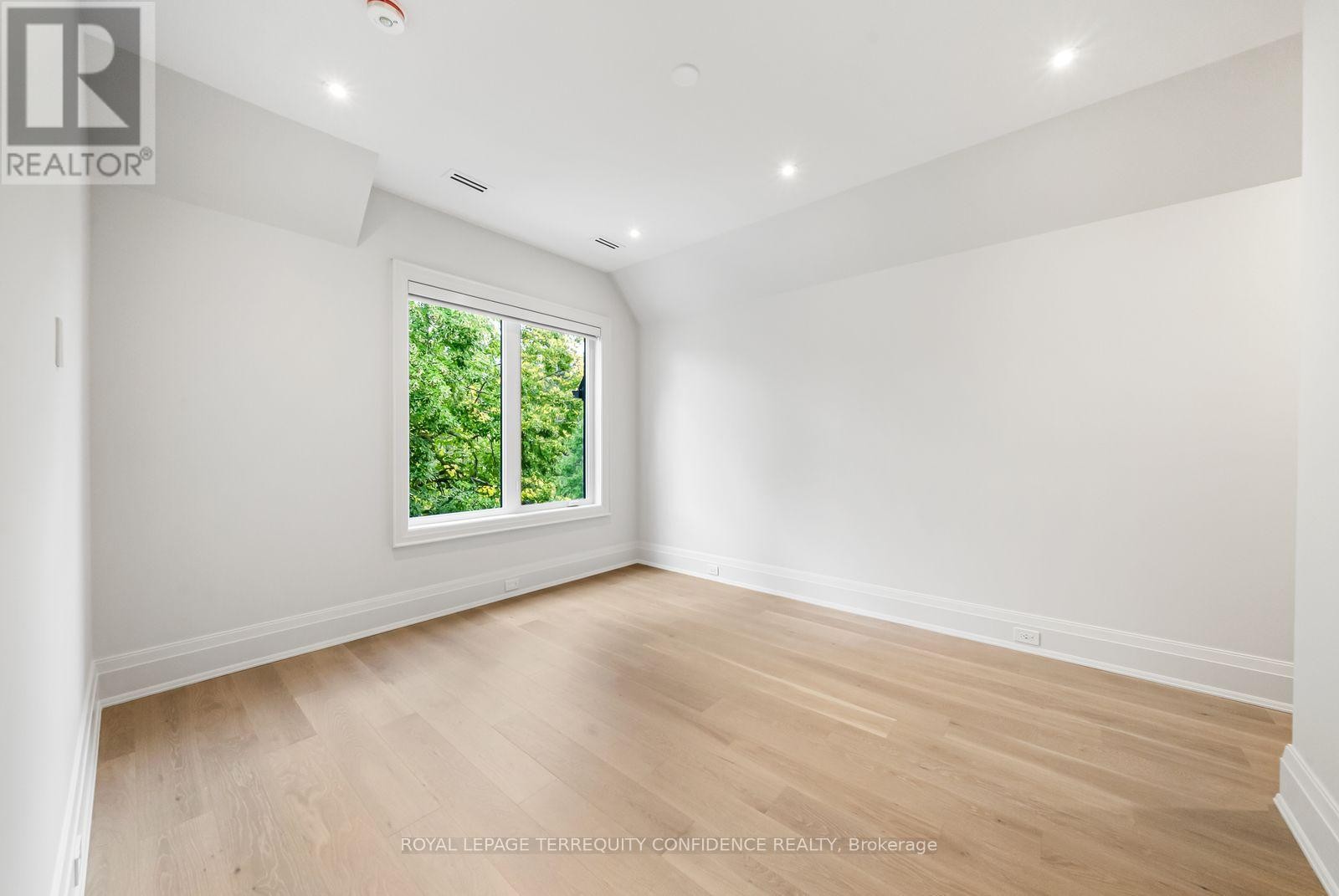 












31 PALOMINO CRESCENT

,
Toronto (Bayview Village),




Ontario
M2K1W2

