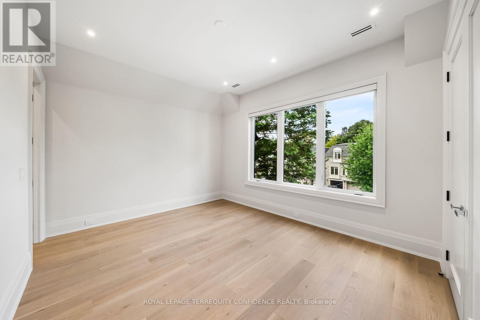 












31 PALOMINO CRESCENT

,
Toronto (Bayview Village),




Ontario
M2K1W2

