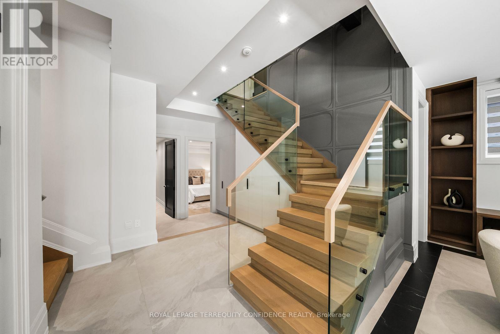 












31 PALOMINO CRESCENT

,
Toronto (Bayview Village),




Ontario
M2K1W2

