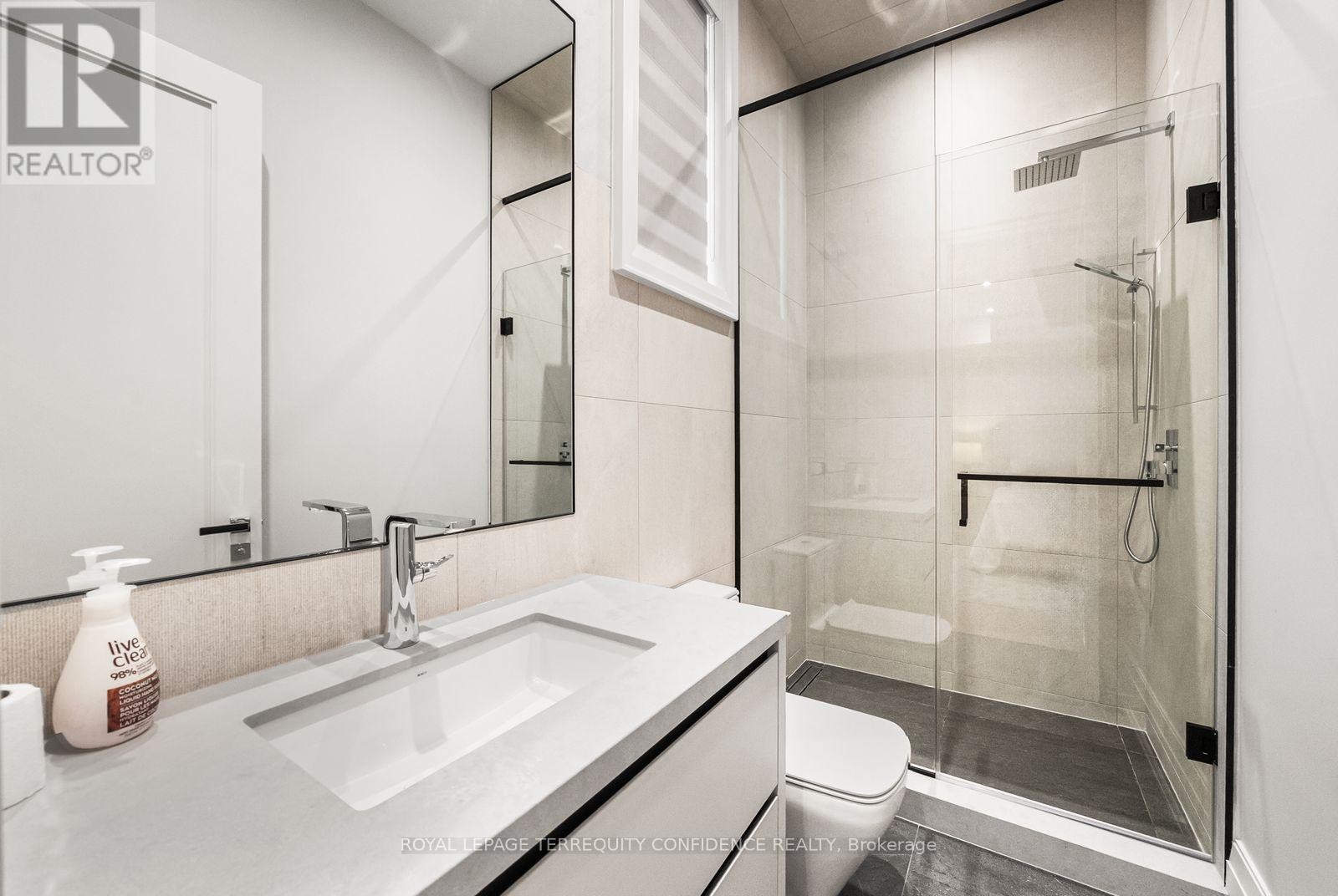 












31 PALOMINO CRESCENT

,
Toronto (Bayview Village),




Ontario
M2K1W2

