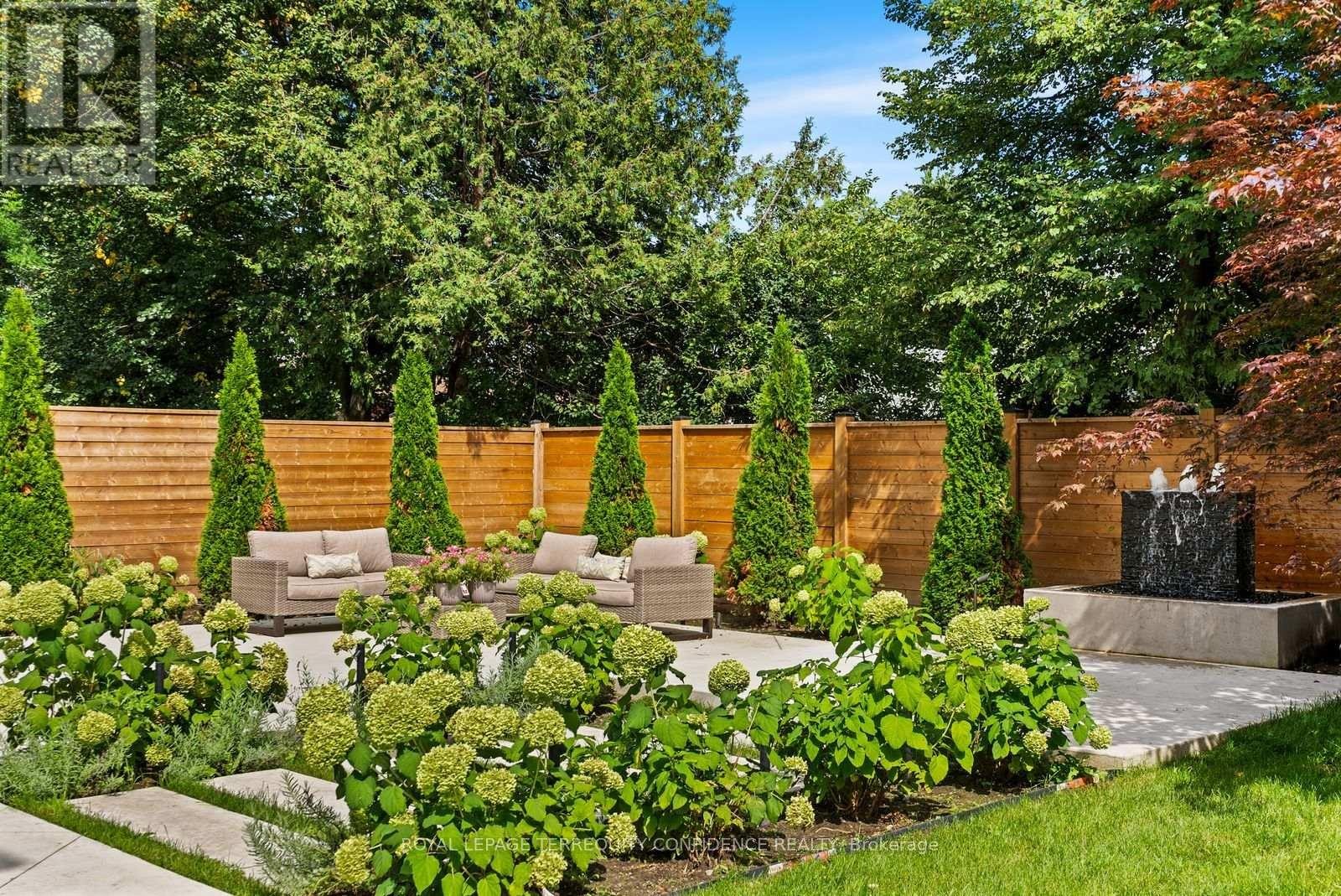 












31 PALOMINO CRESCENT

,
Toronto (Bayview Village),




Ontario
M2K1W2

