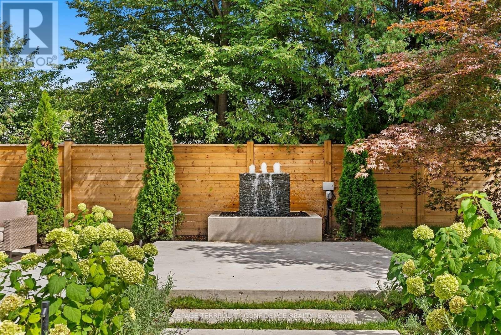 












31 PALOMINO CRESCENT

,
Toronto (Bayview Village),




Ontario
M2K1W2

