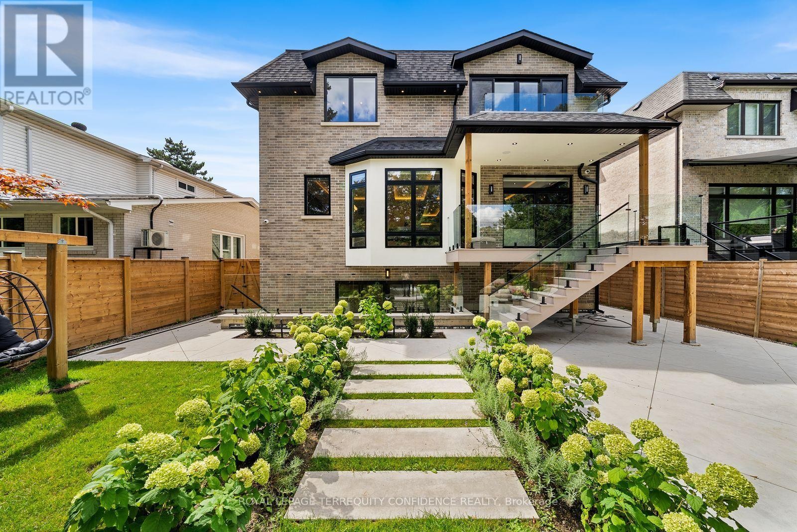 












31 PALOMINO CRESCENT

,
Toronto (Bayview Village),




Ontario
M2K1W2

