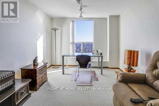 












1601 - 130 NEPTUNE DRIVE

,
Toronto (Englemount-Lawrence),




Ontario
M6A1X5

