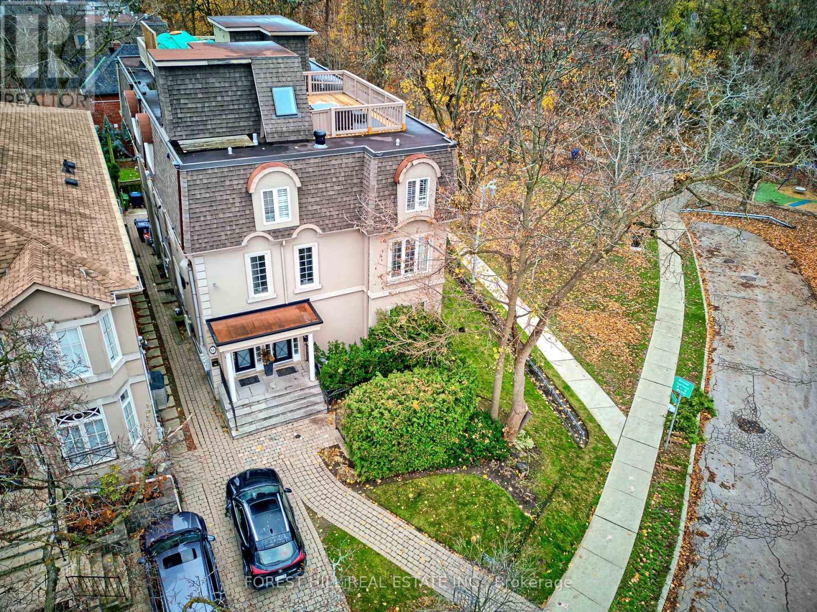 












1 - 16 RELMAR ROAD

,
Toronto (Forest Hill South),




Ontario
M5P2Y5

