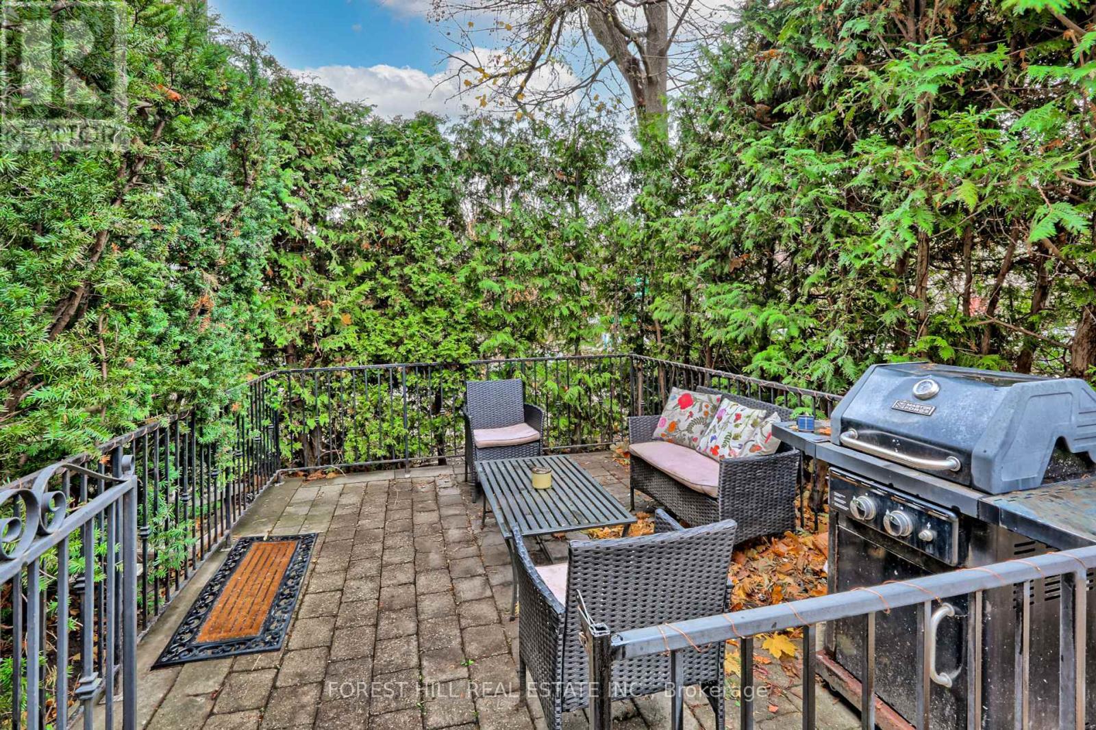 












1 - 16 RELMAR ROAD

,
Toronto (Forest Hill South),




Ontario
M5P2Y5

