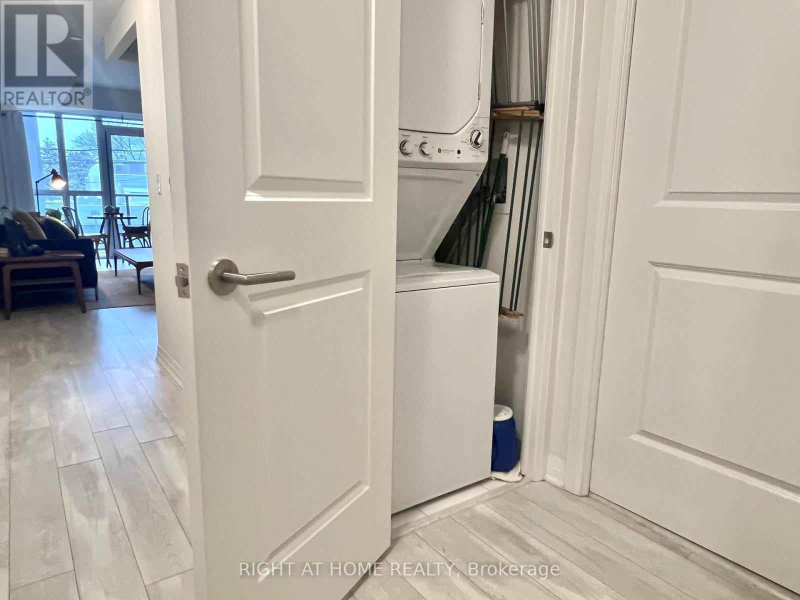 












202 - 1630 QUEEN STREET E

,
Toronto (The Beaches),




Ontario
M4L0B3

