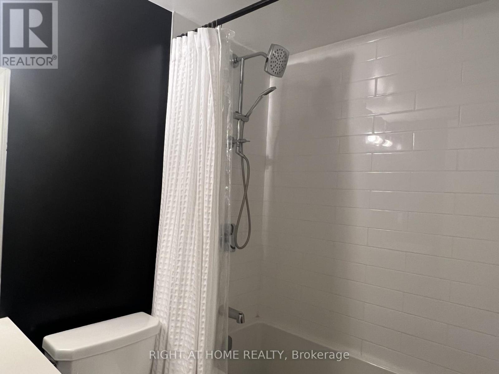












202 - 1630 QUEEN STREET E

,
Toronto (The Beaches),




Ontario
M4L0B3

