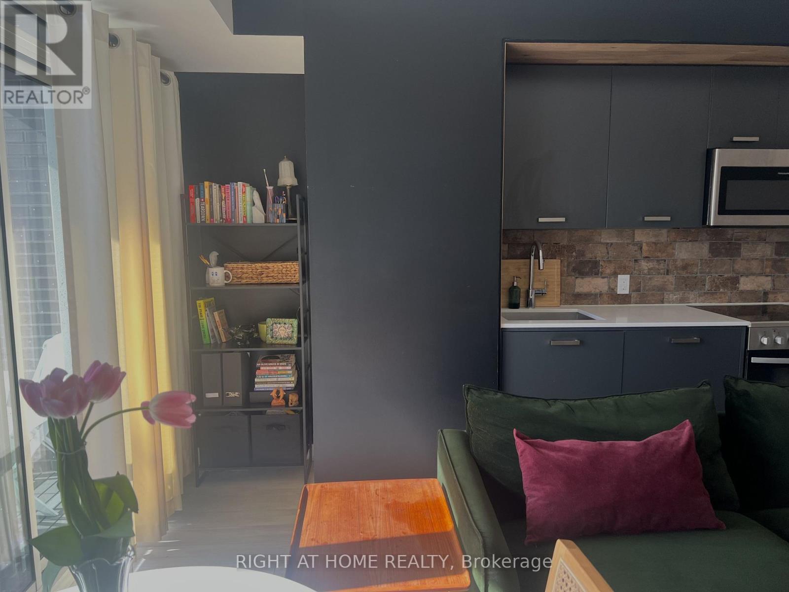 












202 - 1630 QUEEN STREET E

,
Toronto (The Beaches),




Ontario
M4L0B3

