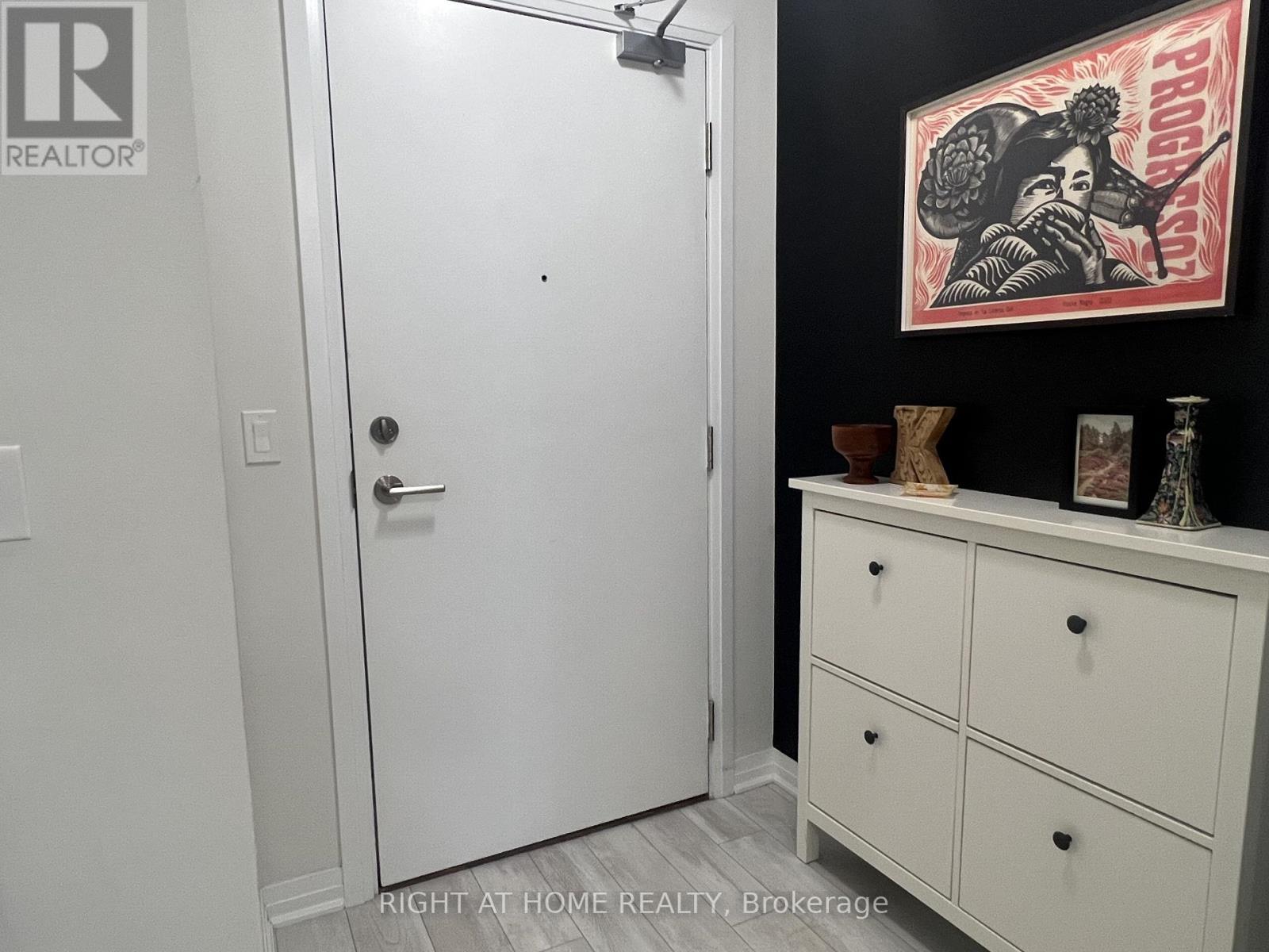 












202 - 1630 QUEEN STREET E

,
Toronto (The Beaches),




Ontario
M4L0B3

