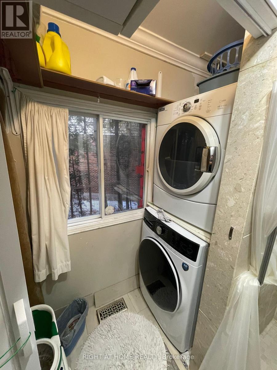 












1627 MIDDLETON STREET

,
Pickering (Brock Ridge),




Ontario
L1X2L5

