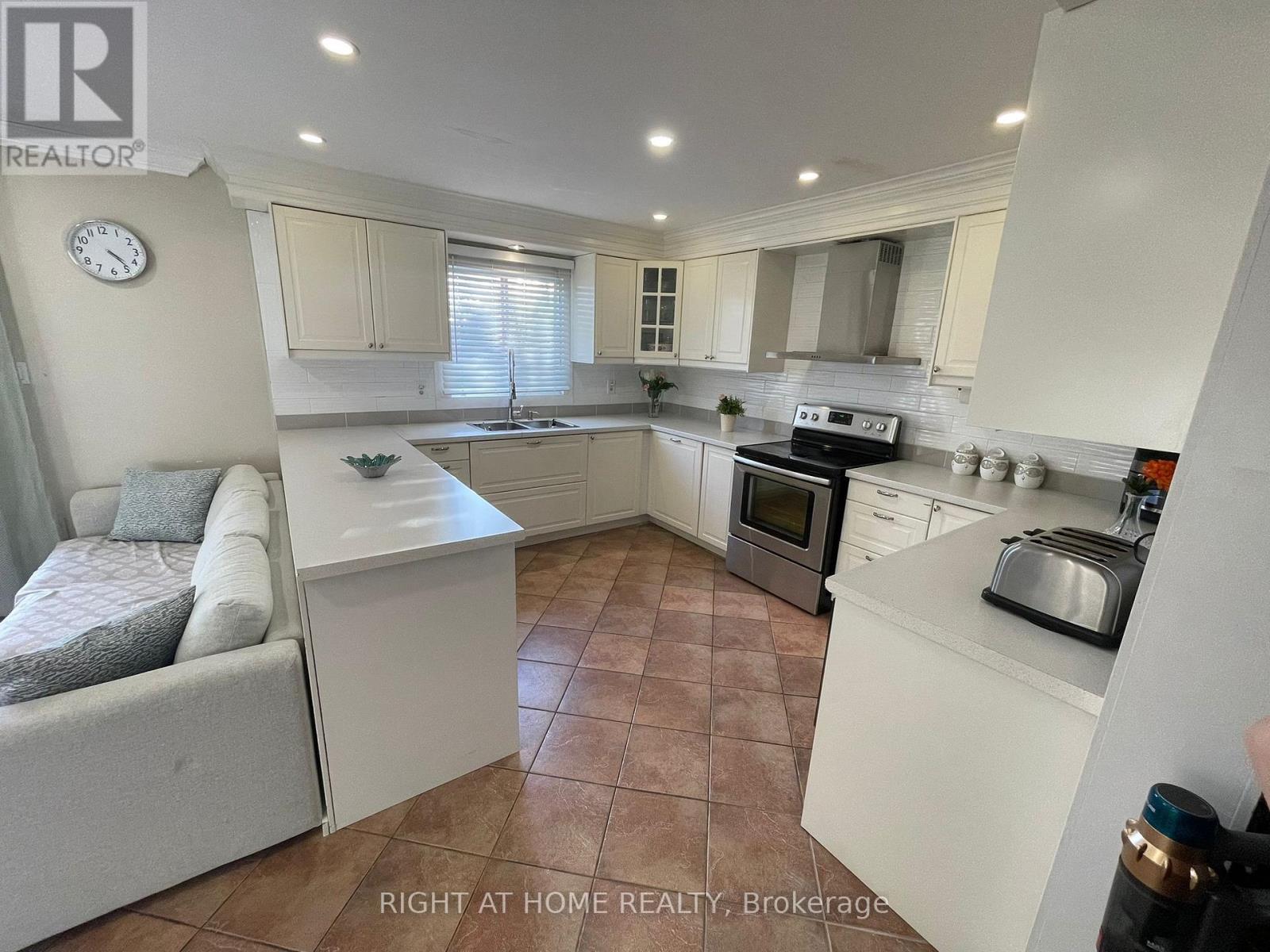 












1627 MIDDLETON STREET

,
Pickering (Brock Ridge),




Ontario
L1X2L5

