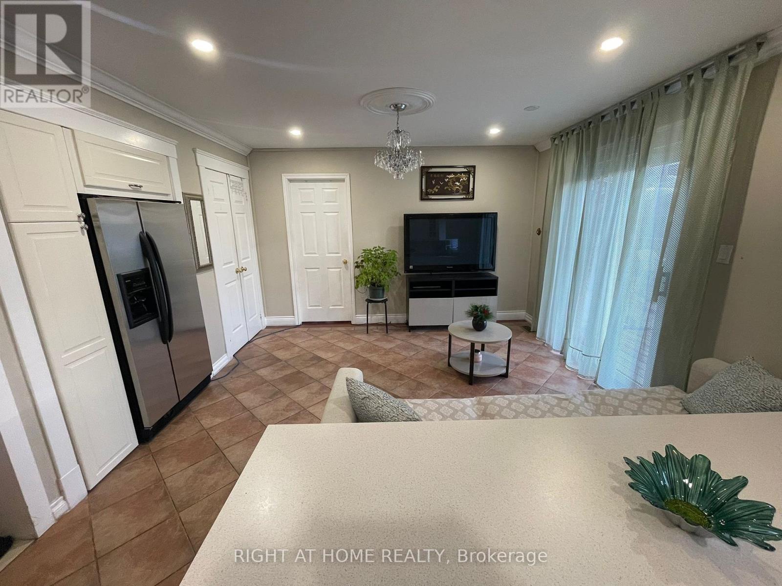 












1627 MIDDLETON STREET

,
Pickering (Brock Ridge),




Ontario
L1X2L5

