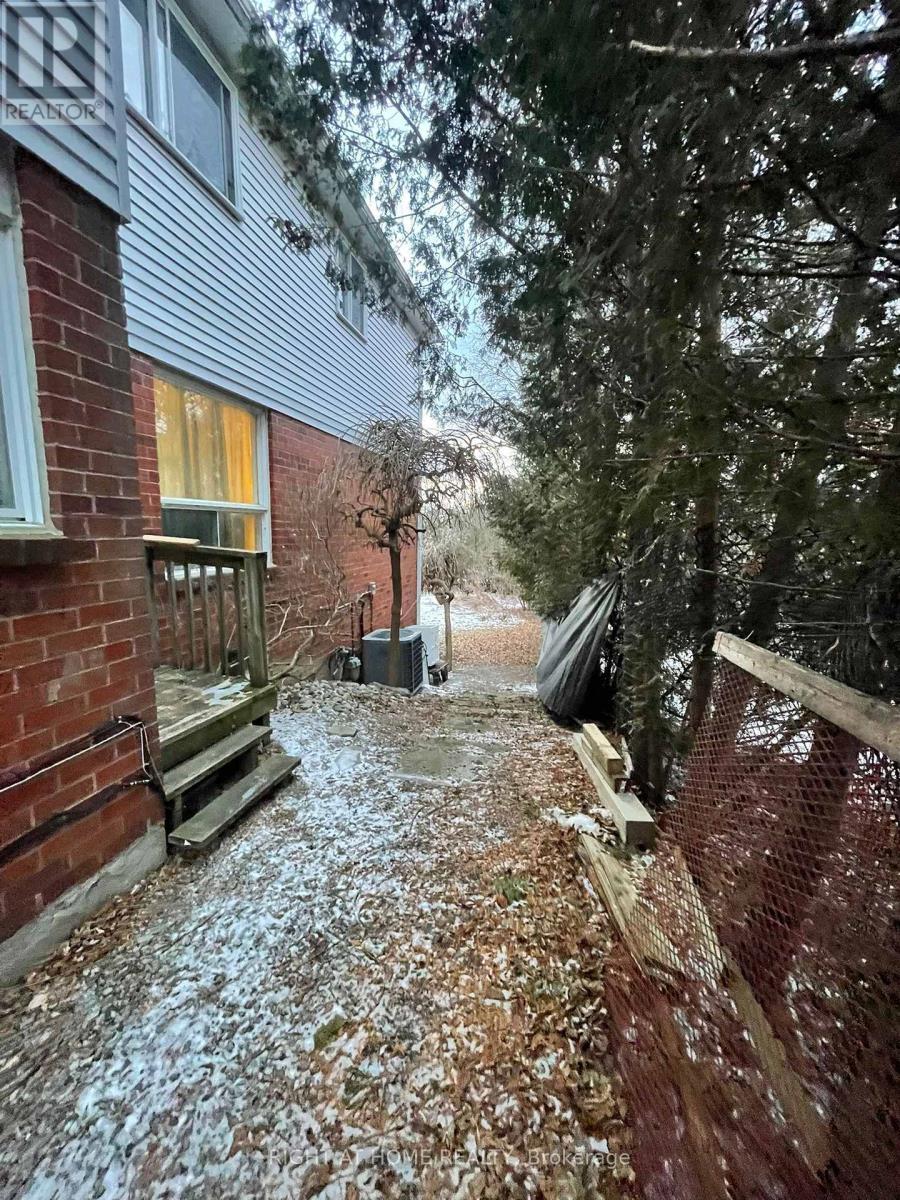 












1627 MIDDLETON STREET

,
Pickering (Brock Ridge),




Ontario
L1X2L5

