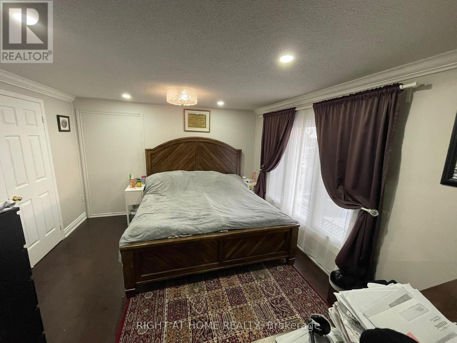 












1627 MIDDLETON STREET

,
Pickering (Brock Ridge),




Ontario
L1X2L5

