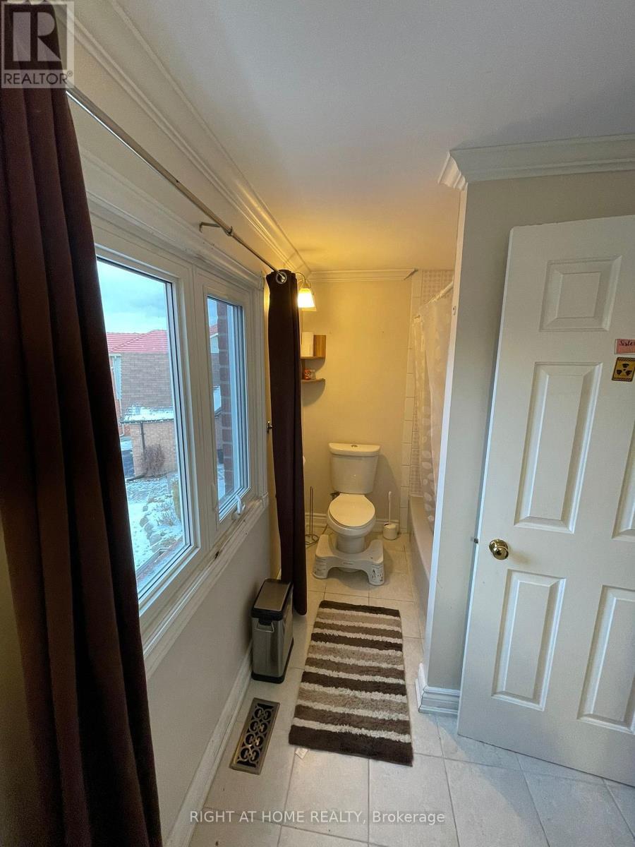 












1627 MIDDLETON STREET

,
Pickering (Brock Ridge),




Ontario
L1X2L5

