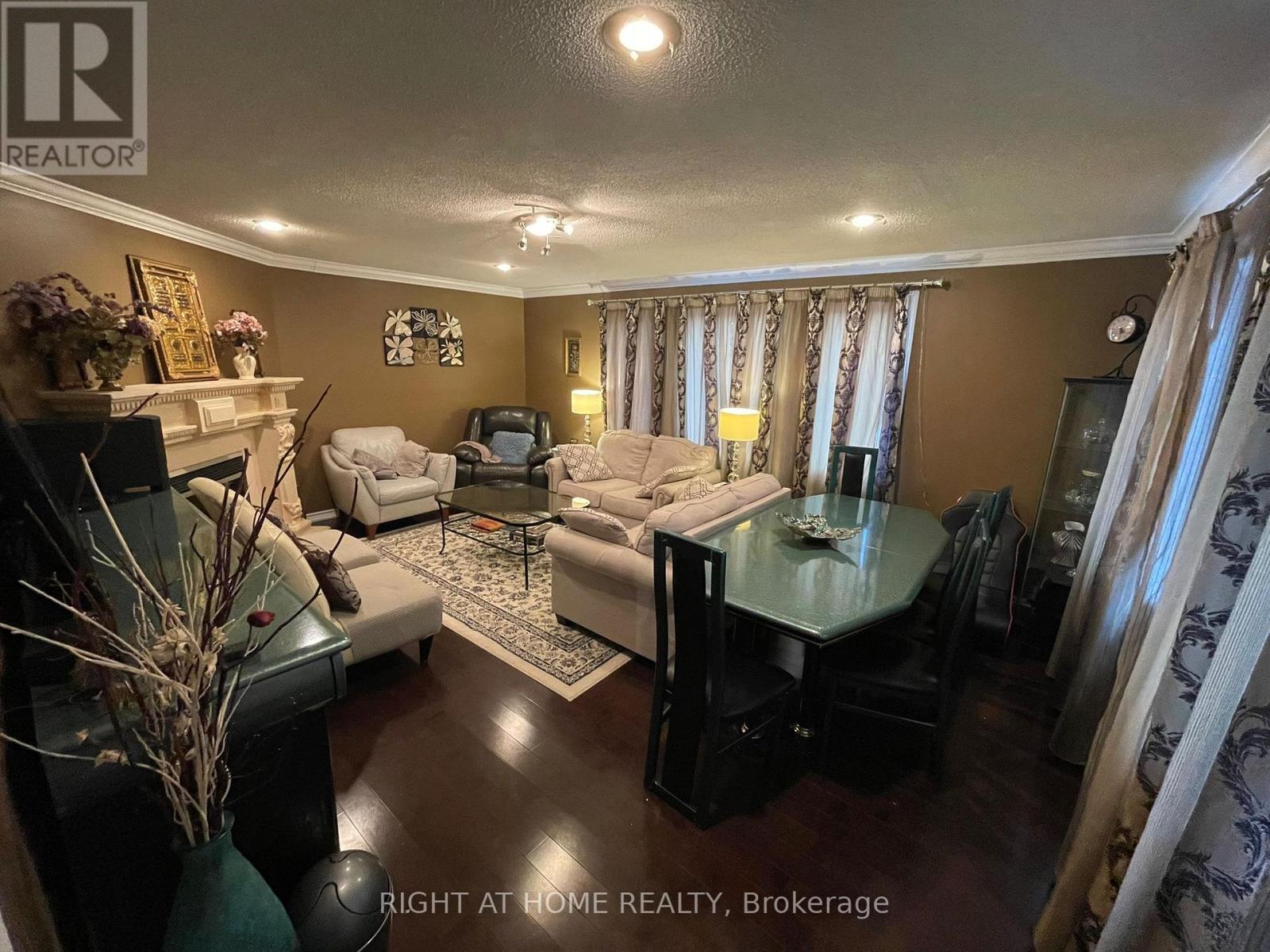 












1627 MIDDLETON STREET

,
Pickering (Brock Ridge),




Ontario
L1X2L5


