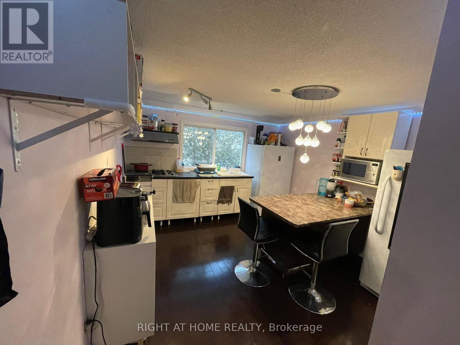 












1627 MIDDLETON STREET

,
Pickering (Brock Ridge),




Ontario
L1X2L5


