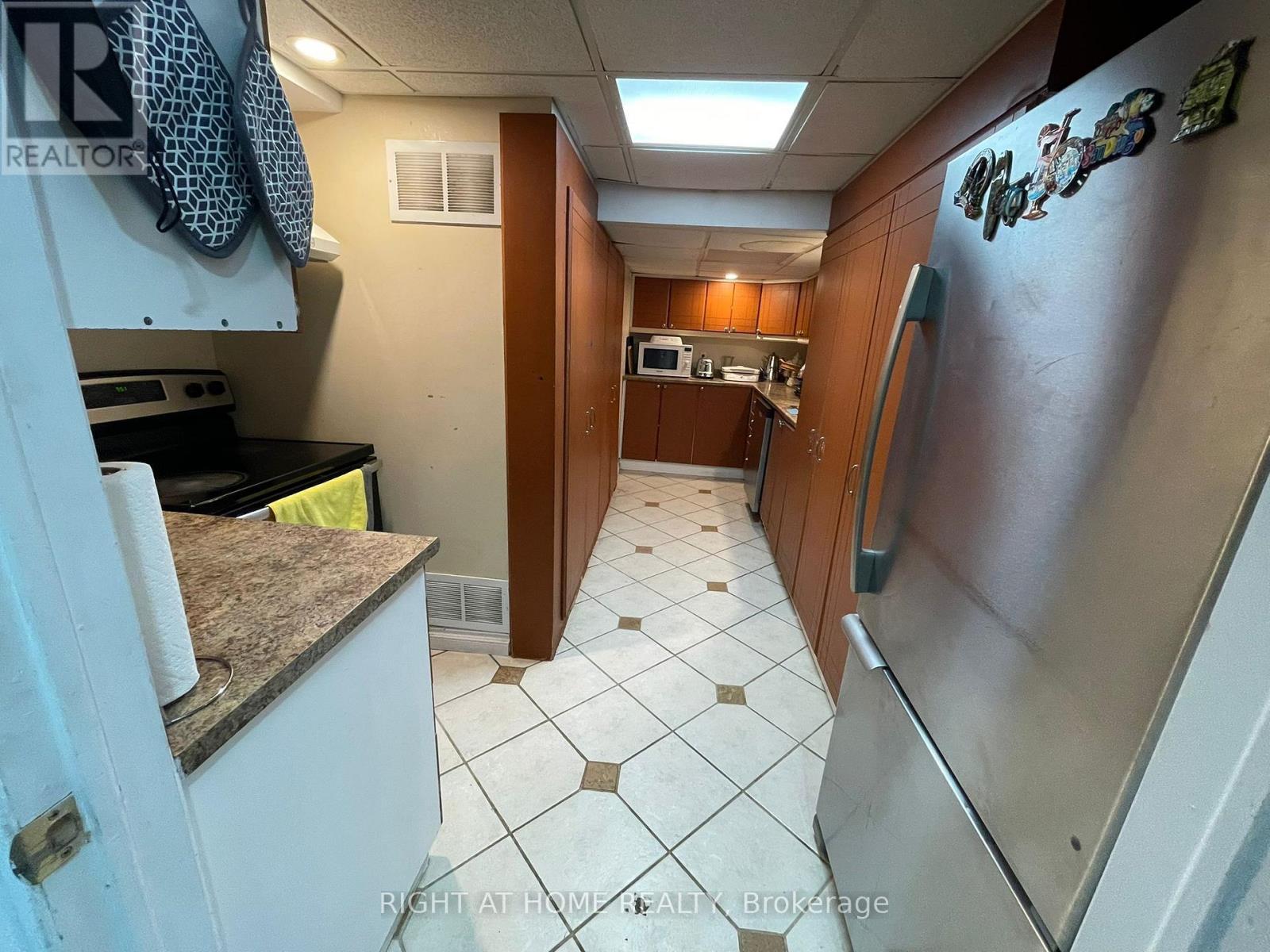 












1627 MIDDLETON STREET

,
Pickering (Brock Ridge),




Ontario
L1X2L5

